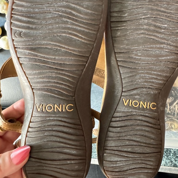 Vionic Tan Size 8 - Picture 5 of 5